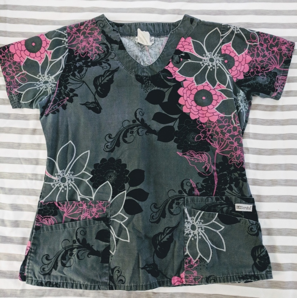 Uniform Advantage Scrub Top